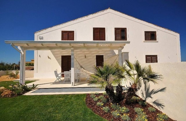 MAESTRALE Villa Elen, a stone's throw from the sea