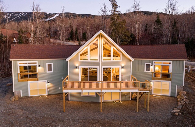 Magalloway 57 is the largest rental home on Saddleback Mountain - 6 bedrooms, 5.5 bathrooms!