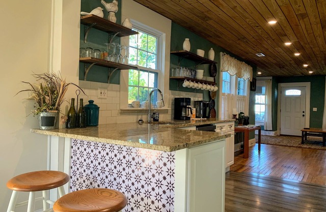 Maggie's Midtown Cottage