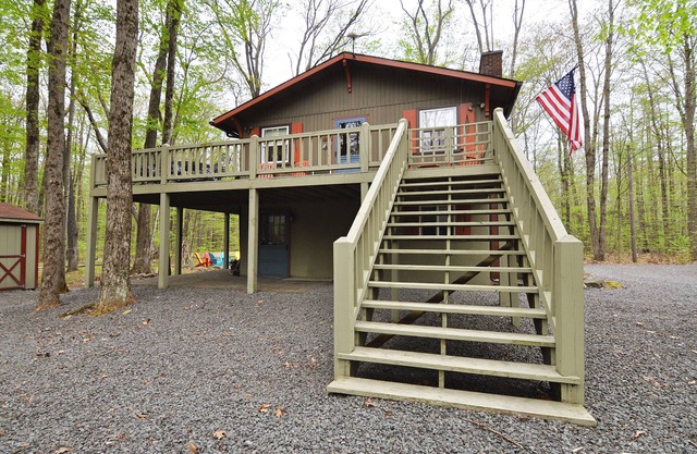 Magical 5BR Cabin, Steps to Lake & Pet-Friendly - 2 Kitchens and Living Rooms!