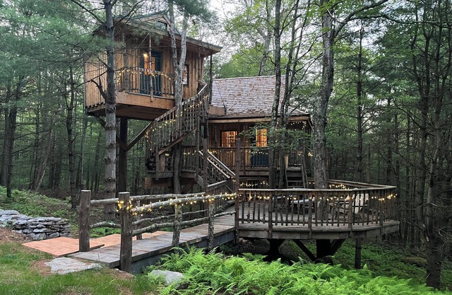 Magical, all season, multilevel treehouse on beautiful 120 acre property.