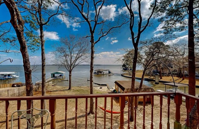 The Castle on Cedar Creek Lake – Spacious & Great for Big Families w/Boat Rental