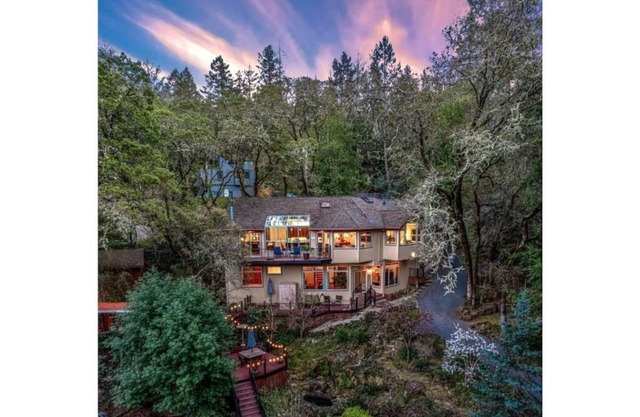 Magical Forest Retreat - Hot Tub, Dog-Friendly, Putting Green