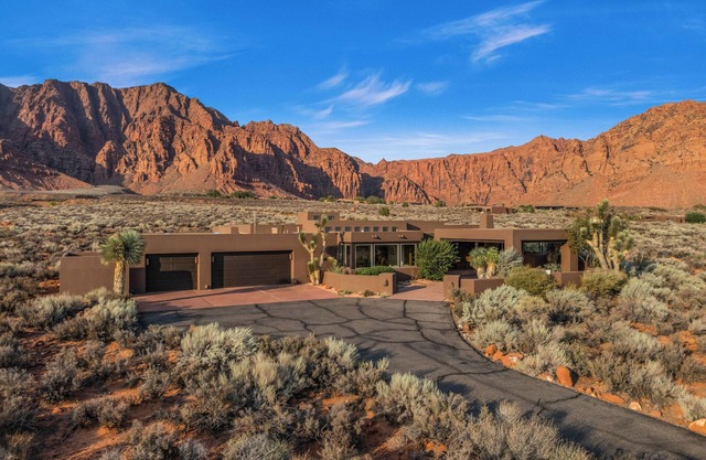 Magical Home in Kayenta Surrounded by Red Rocks, Zion