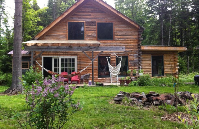 Magical Log Cabin in the Woods - All Pets Welcome!