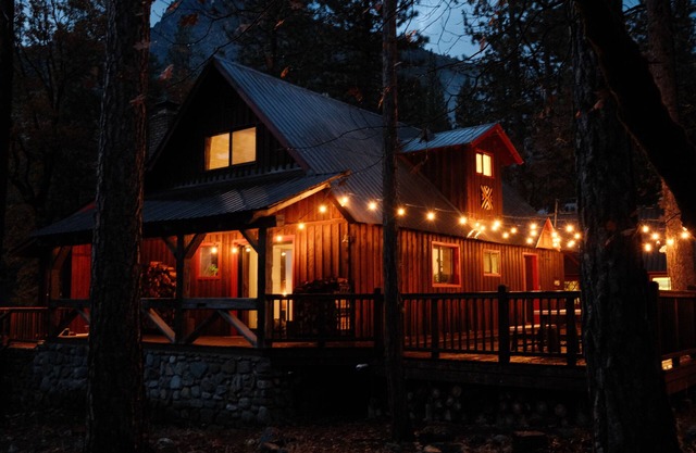 Magical Lost Sierra Bungalow! Dog friendly, mountain paradise!