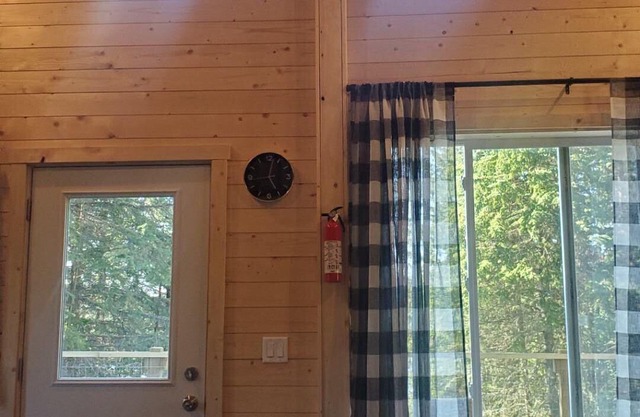 Magical Off grid Lakefront Cabin