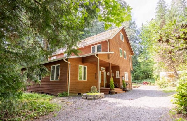 Magical Private House in Forest w/Hot Tub. Near Wineries!
