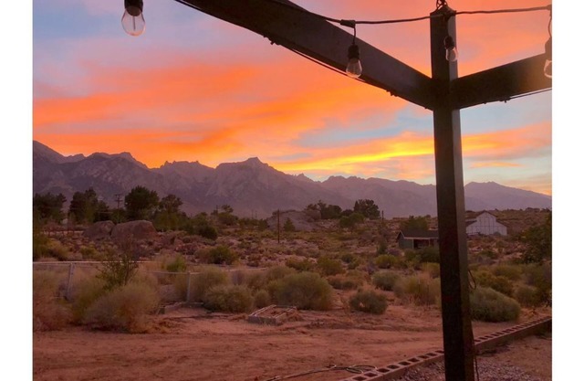 >>MAGICAL property on 5 acres in the Alabama Hills