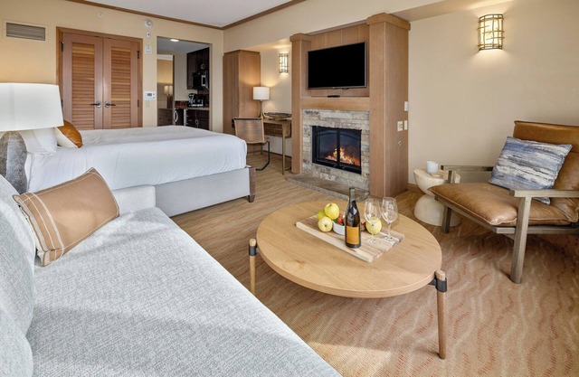 Premium Luxury Studio Suite, Best Views Available