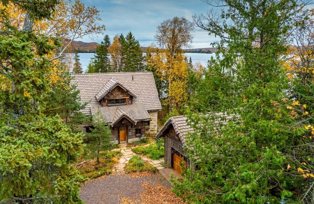 Magical, stunning, secluded retreat on idyllic Lake Medora!
