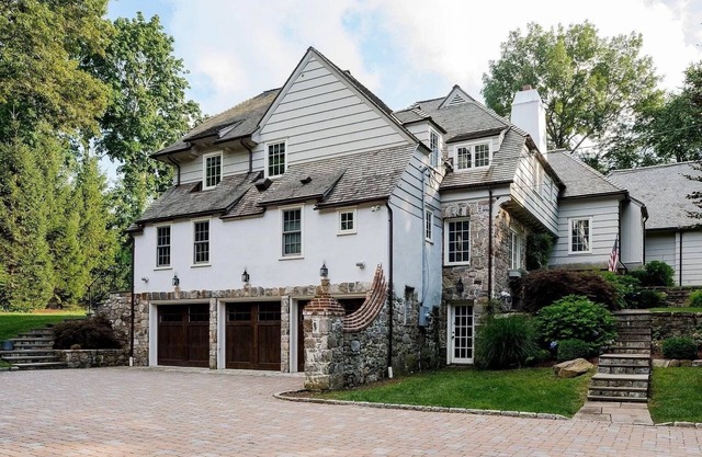 Magical waterview estate 1 minute walk to downtown, 5 minute bike ride to beach
