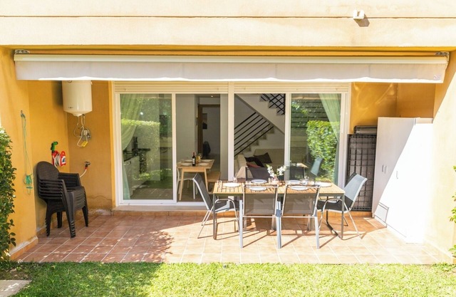 Magnífica duplex renovado con piscina garaje y jardín, frente a la playa de...