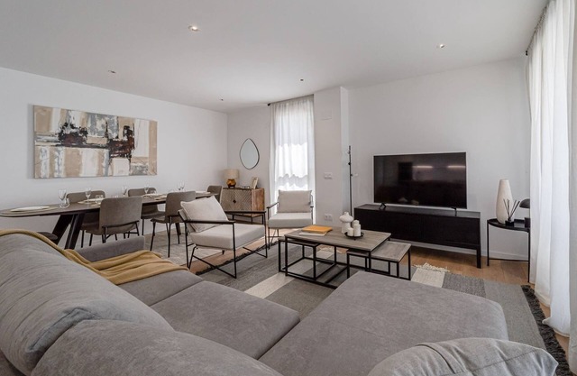 Magnificent 5 guests flat with pool by Sharing Co.