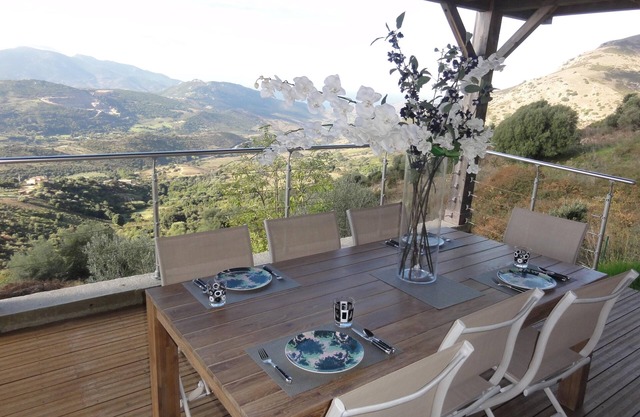 Magnificent 90m2 ground floor and 25m2 studio for rent near Ajaccio