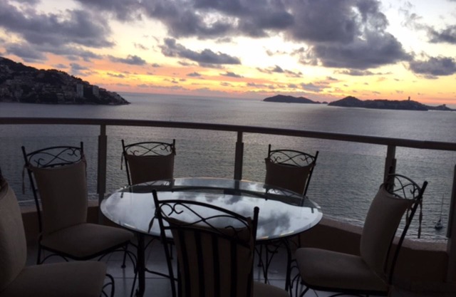 Herrliches Acapulco Beachfront Penthouse