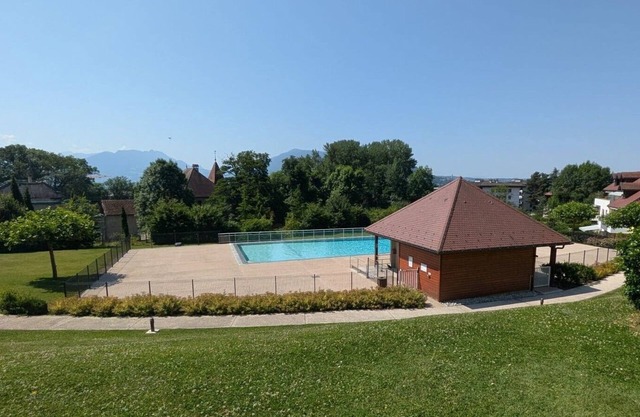 Wunderschöne Wohnung in der Nähe von See mit Pool