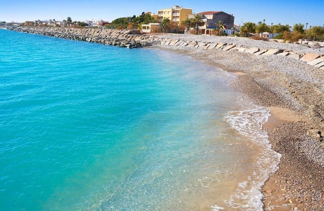 Magnificent Beach Apartment with Swimming Pool