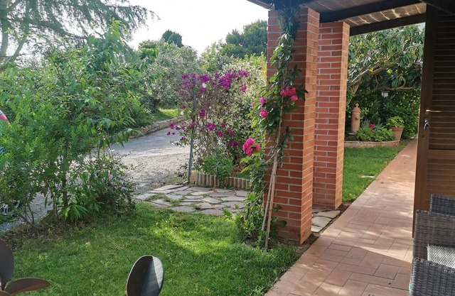 Magnificent cottage surrounded by greenery just 4 km from Talamone.