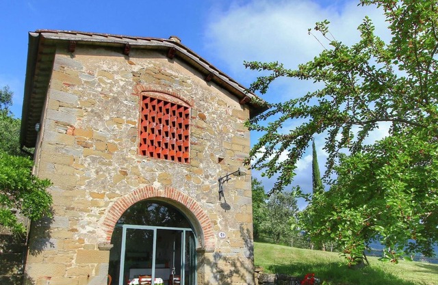 Gemütliches Ferienhaus in Rufina mit Swimmingpool