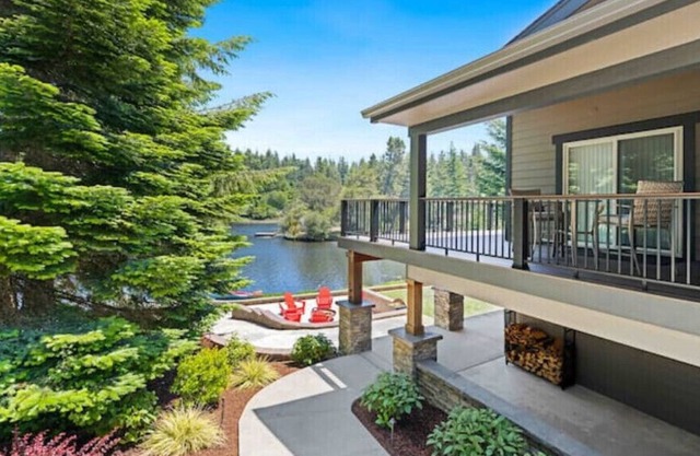 Magnificent Estate on Saunders Lake Next To Dunes!
