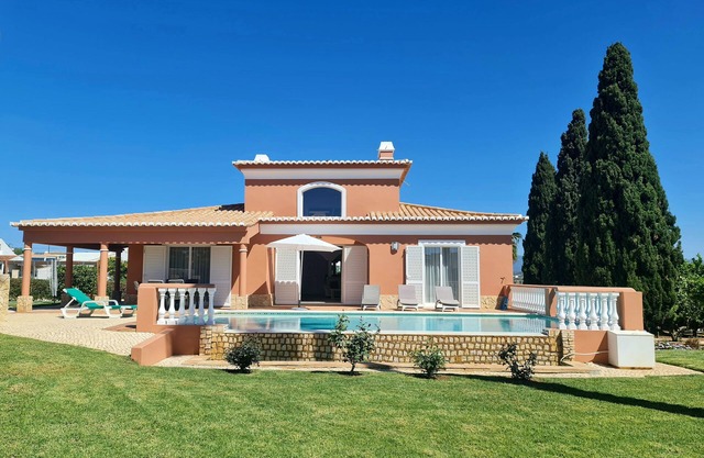 Villa am Meer, privater Pool & Kinderspielplatz, 2 km zum Strand