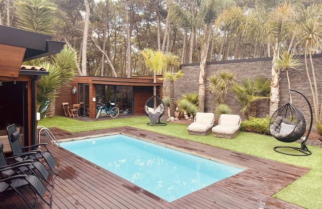 Magnificent house between the sea and the forest, heated swimming pool