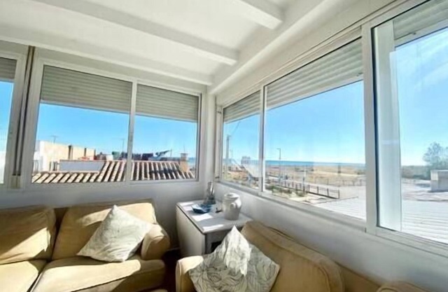 Magnificent house facing the sea