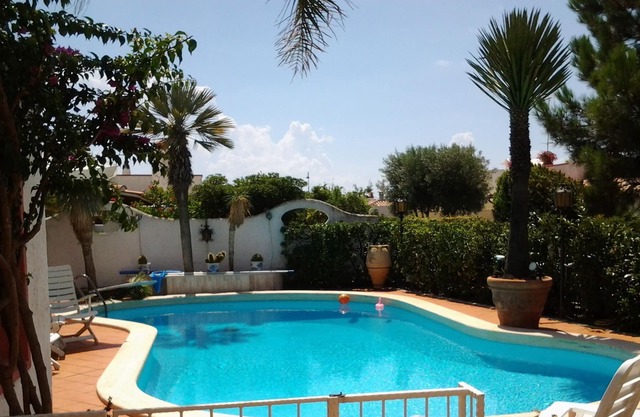 Wunderschöne Villa mit Pool in Strandresidenz