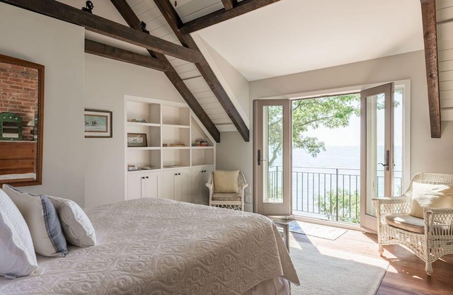 Herrliches Haus am Seeufer mit privatem Sandstrand