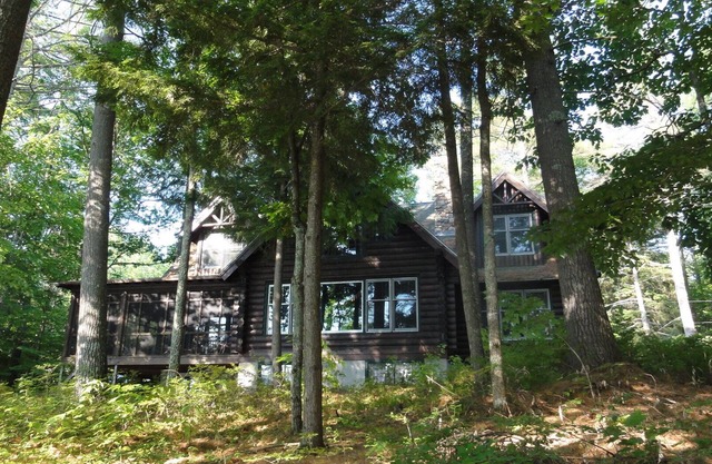 Magnificent Log Home am See