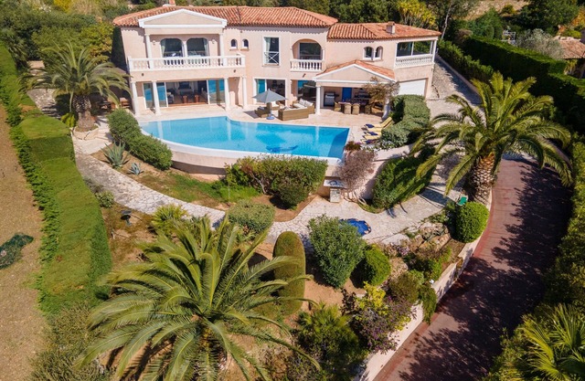 Große Provenzalische Luxus Villa mit Ambiente, Meerblick, Infinity Pool