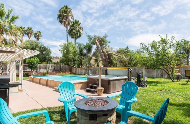 Magnificent Marhill Ferienhaus WineCountry Pool / Spa / Feuerstelle und Spielzimmer