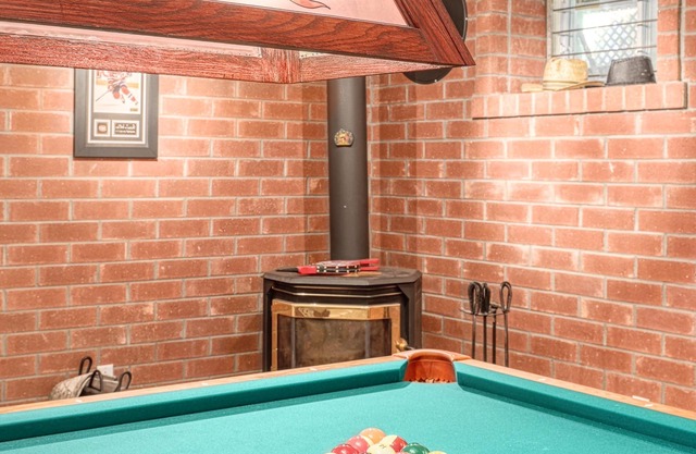 Magnificent Ranch-style estate with Spa, game room. 10min from Trois-Rivieres