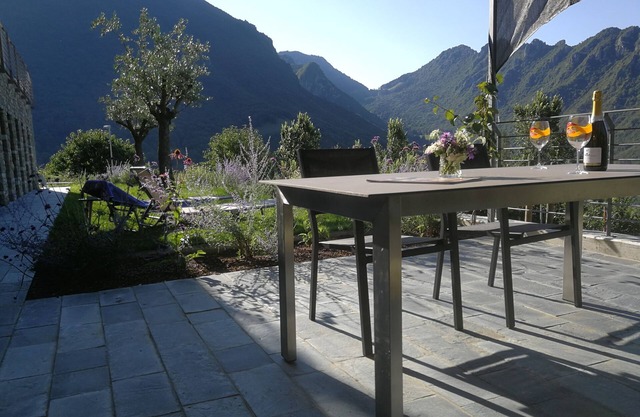 Phantastische Aussicht auf See und Berge , ruhige Lage, eigener Garten