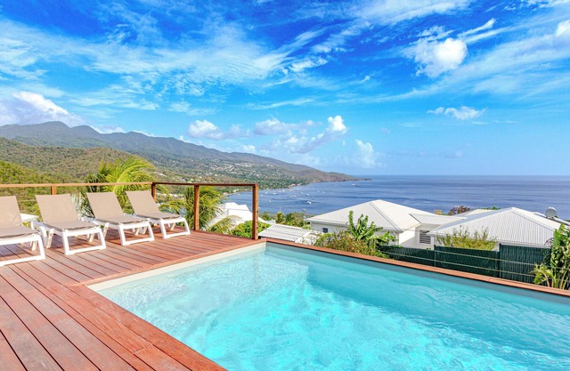 Wunderschöne Villa mit Meerblick und Salzpool