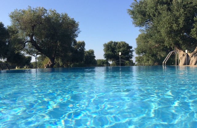Wunderschöne Villa mit Pool in den jahrhundertealten Olivenbäumen des Salento in der Nähe von Ostuni.