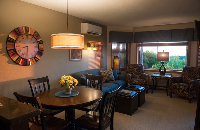 Magnificent Water View Condo komplett renoviert!