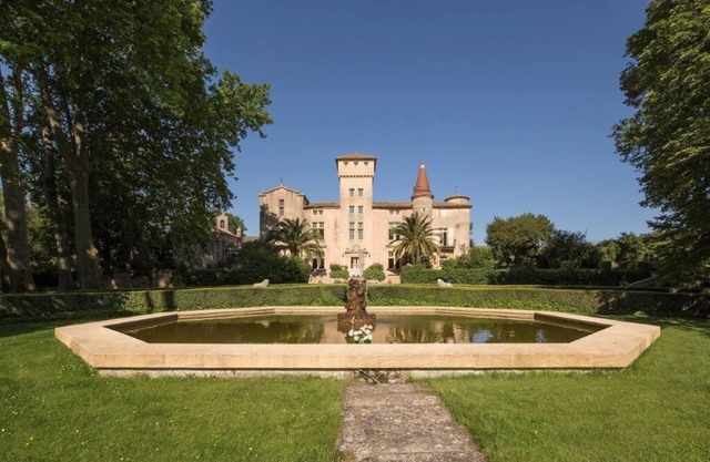 Magnificient Renaissance-Art Schloss in einem 160 Hektar großen Anwesen.