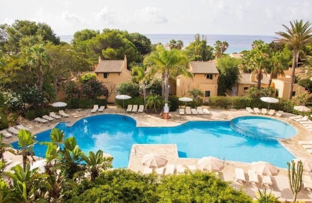 Magnifico Duplex con Jardin y Piscina a Metros de la Playa Son Xoriguer