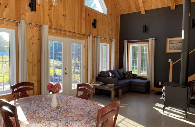 Magnifique Chalet en Mauricie Au cœur de la nature mais à 10 minutes de la ville