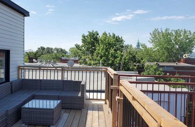 Magnifique Logement à 10 min du Centre-ville Avec une Terrasse sur le Toit