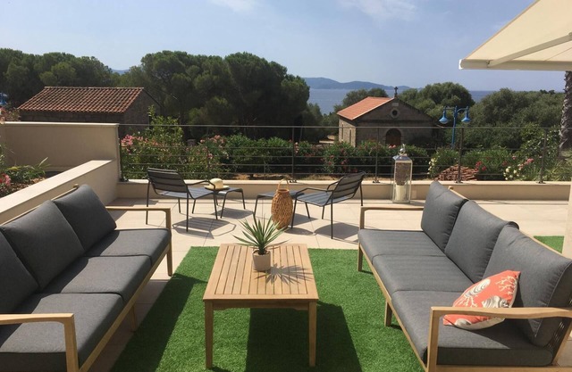Magnifique VUE MER : Appartement T4 DE Standing A Louer A Porto Pollo!!