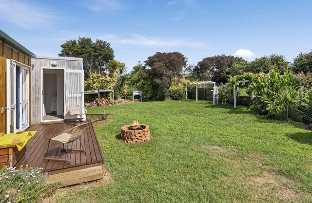 Magnolia Bach - Foxton Holiday Home