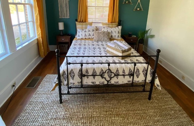 Magnolia Bohemian Manor - Newly Renovated