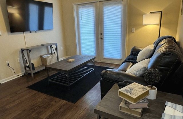 Magnolia Escape: 1BR/1BA w/ Gym, Pool, BBQ Grill