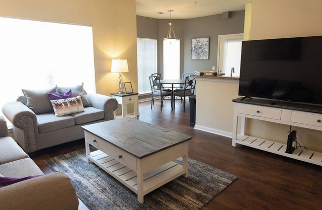 Magnolia Haven: 2BD/1BA Retreat w/ Gym, Pool, BBQ Grill