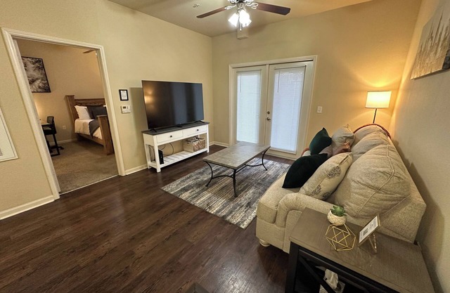 Magnolia Hideaway: Relaxing 1BD/1BA w/ Gym, Pool, BBQ Grill