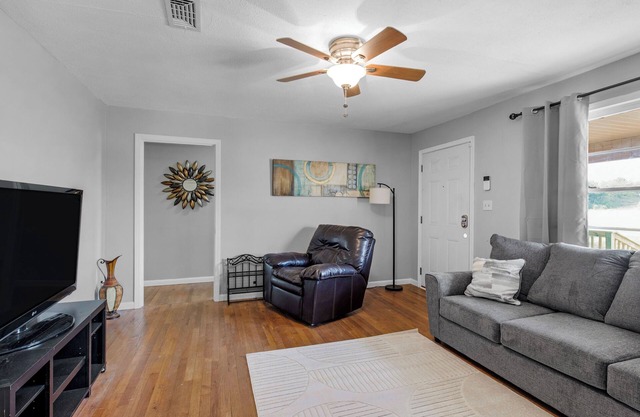 Magnolia House - charming 3-bedroom house in Semmes, Alabama