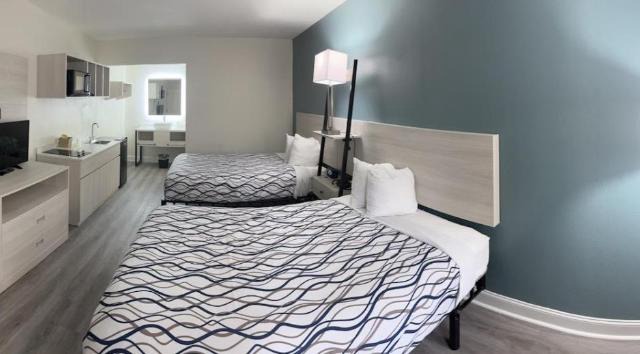 Magnolia Inn Extended Stay of Kingsland - New 2024 - Book a Kitchen Room - 12 Noon Check Out - Sleep In Late - Better Sleep - Ultra Sparkling - Pool open until until 4AM - Stay and Save Today - 24 Hour Front Desk - Premium Coffee Bar - Award Winning Inn